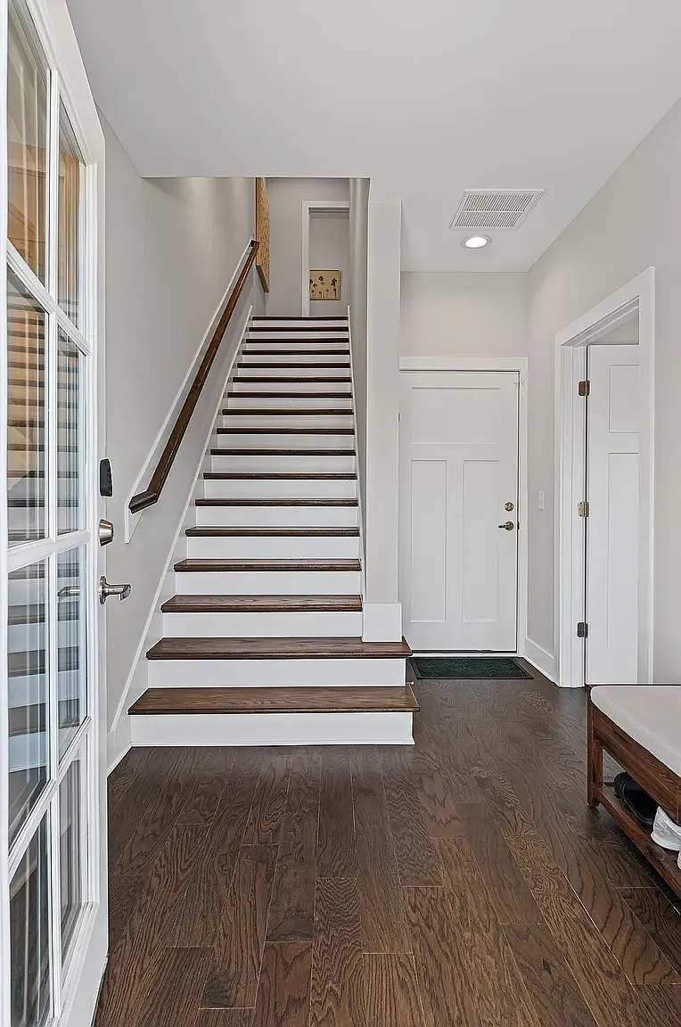 3 bed, 3.5 bath, 2200 sqft, $3,300 — Photo 3