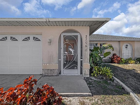 5th image of 2206 SE 8th Pl