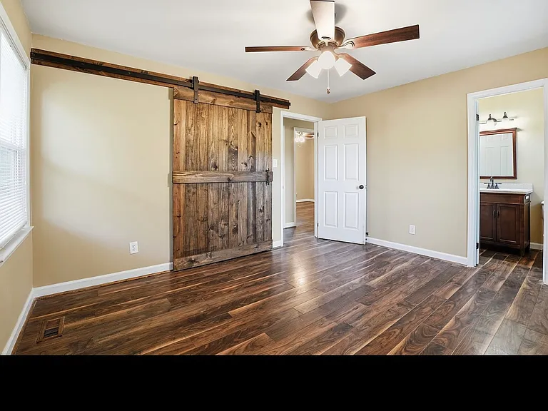 3915 Northern Hills Dr — Photo 17