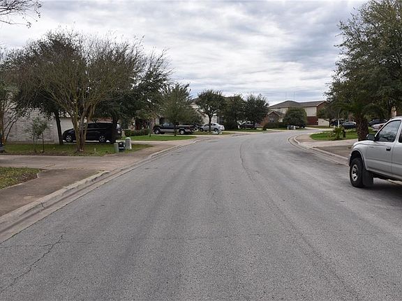 3rd image of 113 Meadow Park Dr