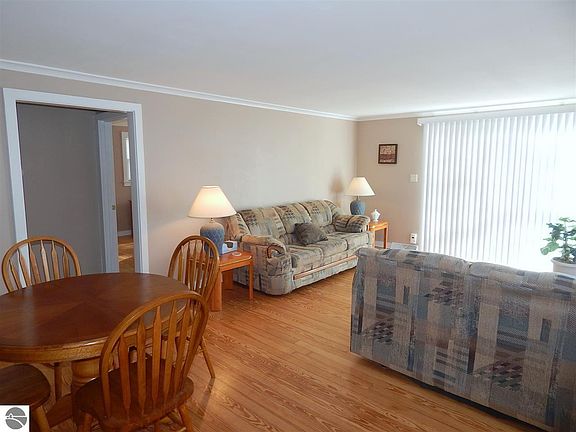 5th image of 116 Birch St