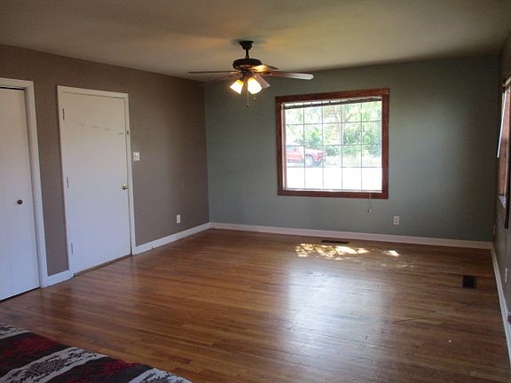 4th image of 915 S Beeman St #919