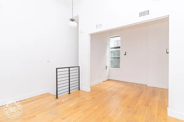 Rented by MySpaceNYC | media 2