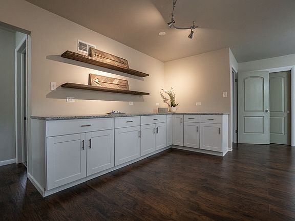 3rd image of 16320 Woodlawn East Ave