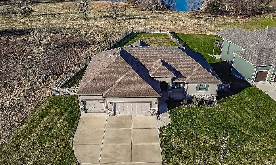 1st image of 4812 N 126th St