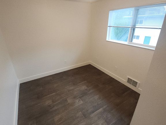 4th image of 3041 NE 143rd St