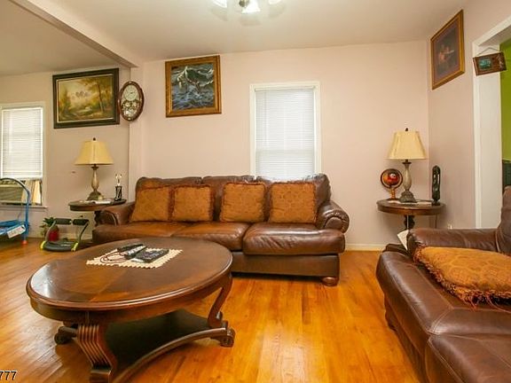 5th image of 182 Watson Ave
