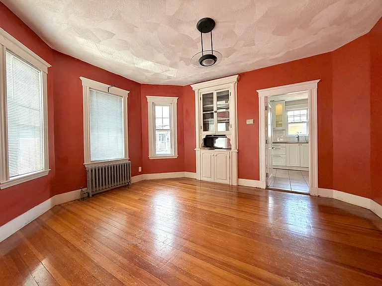 8 Douglas Ave #2 — Photo 6