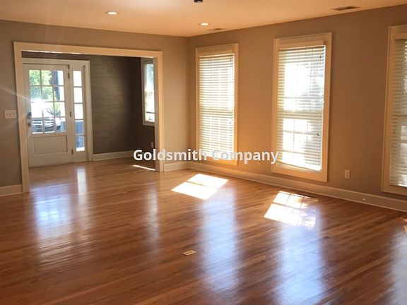 3rd image of 117 Cureton St