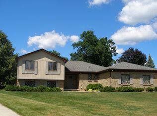 1711 Ross Dr, Troy, MI