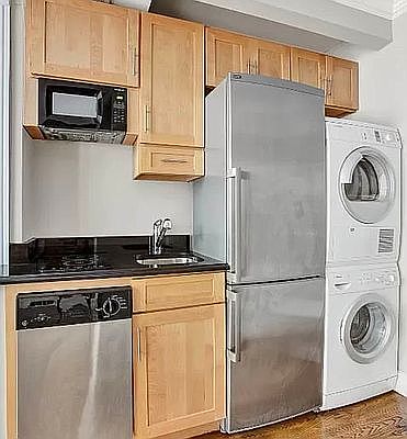 1st image of 451 W 50th St #4R