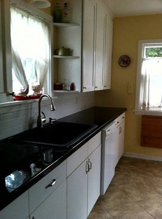 215 J St SE photo 1