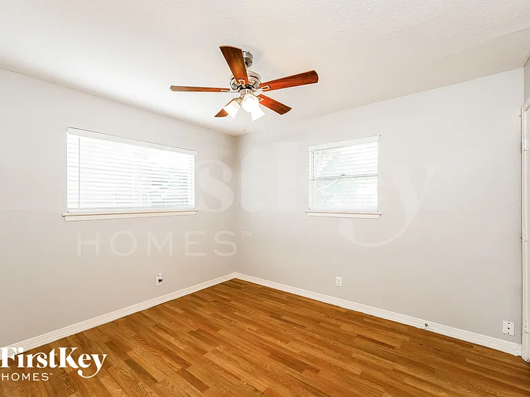 1802 Wilsons Creek St — Photo 8