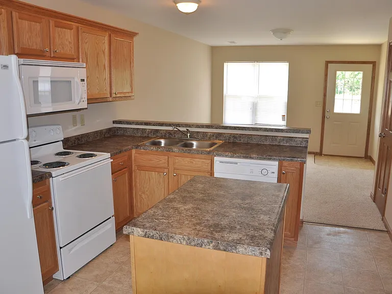 4827 Crown Point Pl #B — Photo 4