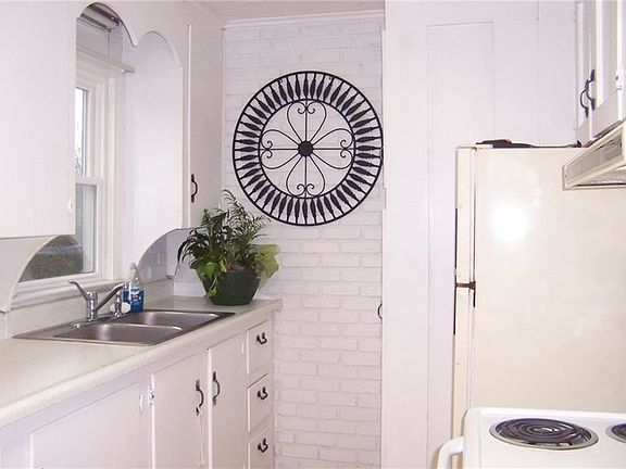 5th image of 125 Osborne St