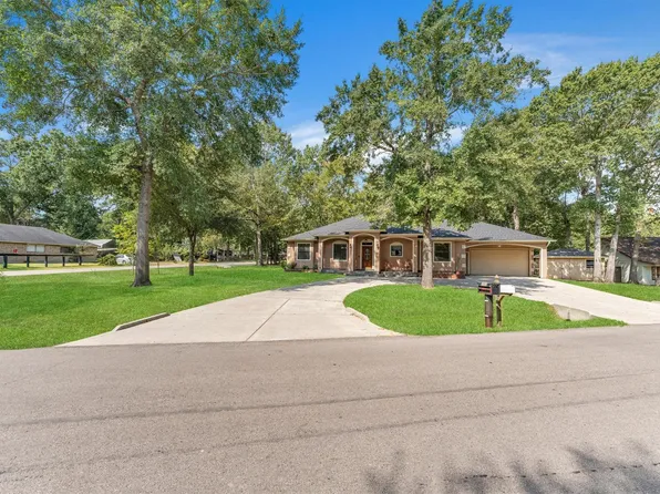 318 Shawnee Dr, Montgomery, TX 77316