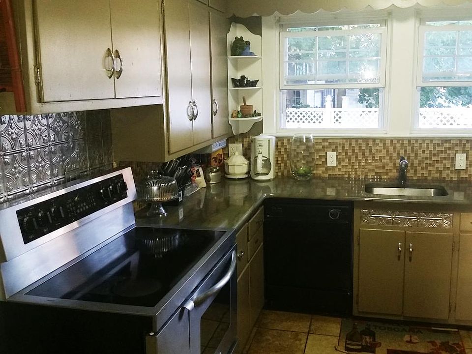 2nd image of 435 E 42nd St