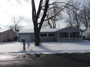 704 Oakridge Dr, Bethalto, IL