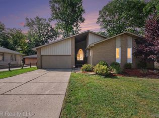 9157 Dallas Dr, Grosse Ile, MI 48138