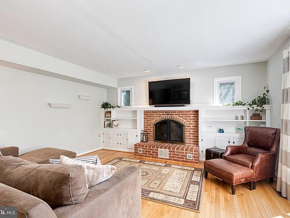 3rd image of 1403 Clark Ave