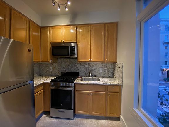2nd image of 810 Jones St APT 102