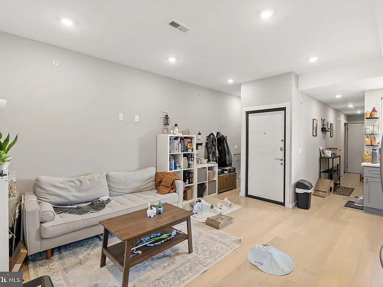 2110 W Master St #C — Photo 8