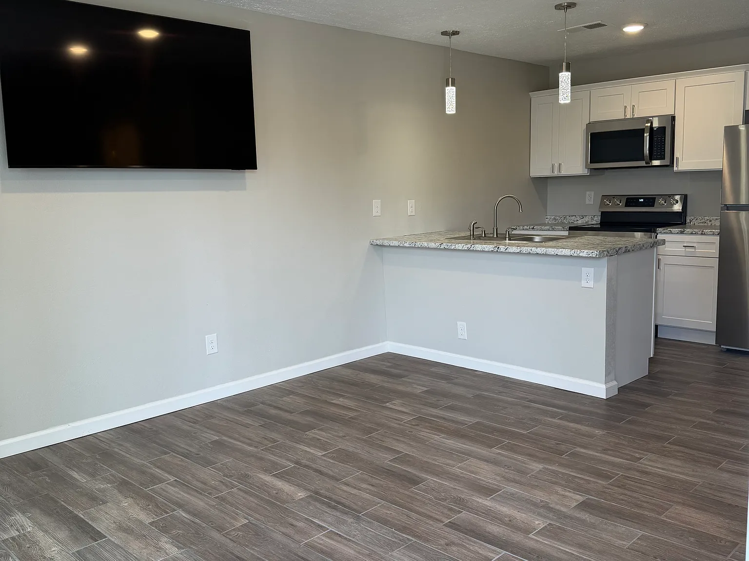 Studio, 550 sqft, $1,295 — Photo 2