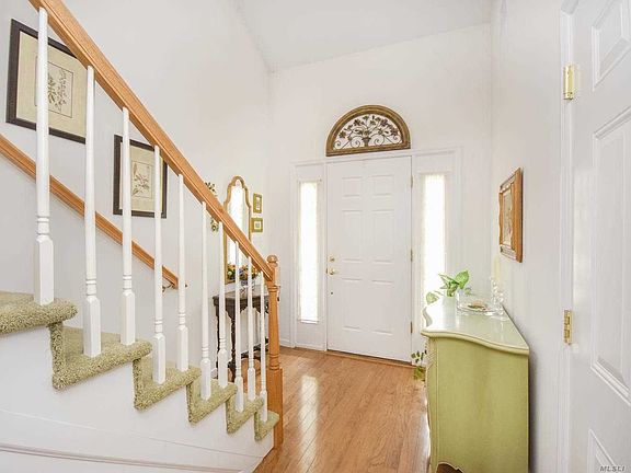 3rd image of 132 Pond View Dr