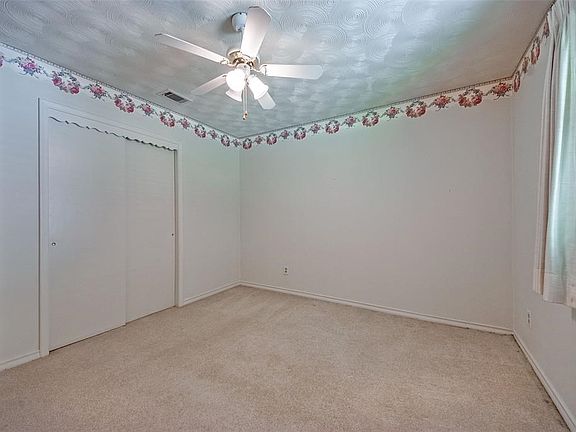 4th image of 2542 Greenport Dr
