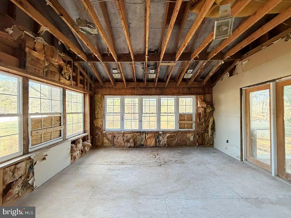 7th image of 1709 Emerson Ave