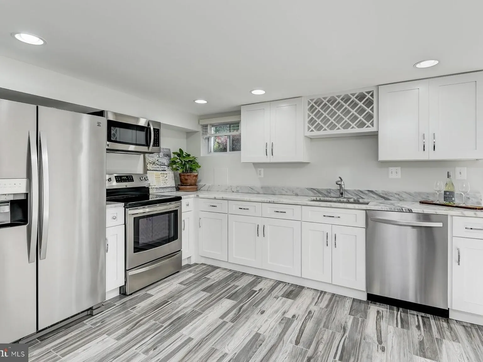 1 bed, 708 sqft, $2,149 — Photo 2