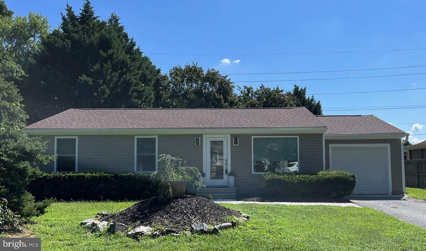 18045 Windward Dr photo 1