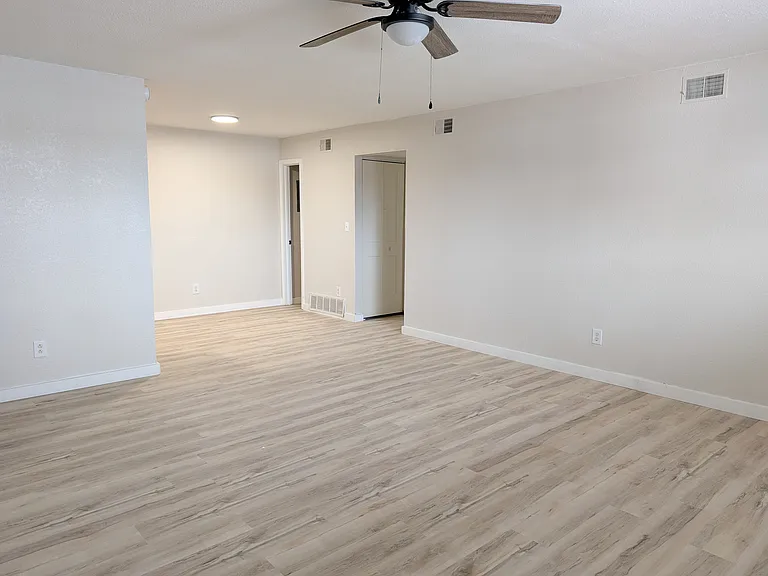 Prairie West Apartments — Photo 27