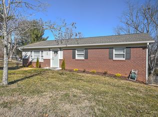 301 Colonial Cir, Greeneville, TN 37745