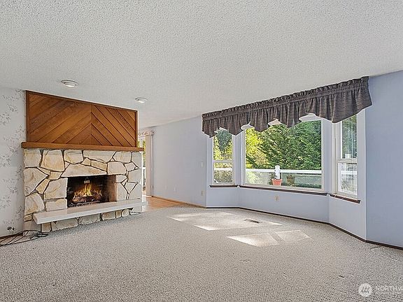 4th image of 11213 98th Avenue SW