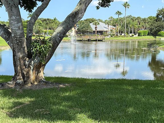 4th image of 10884 LAKE FRONT Place