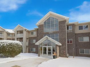 1321 Lake Dr APT 218, Chanhassen, MN 55317
