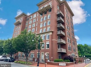 4490 Market Commons Dr Unit 302, Fairfax, VA 22033