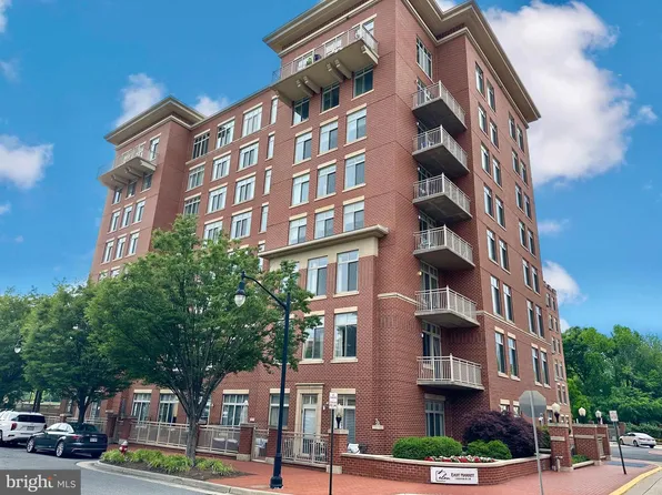 4490 Market Commons Dr Unit 302, Fairfax, VA 22033