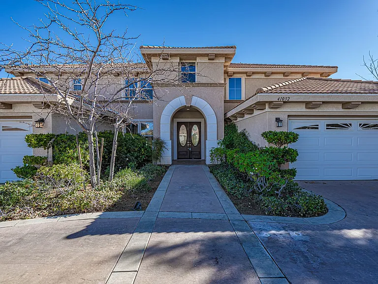 41032 Woodshire Dr — Photo 1