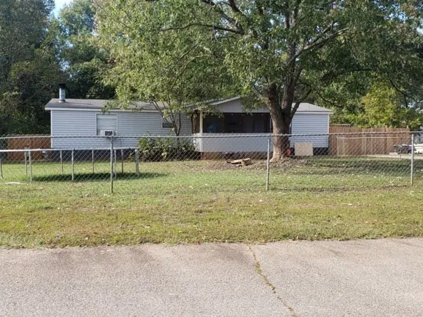 192 Cloud Dr, Locust Grove, GA 30248