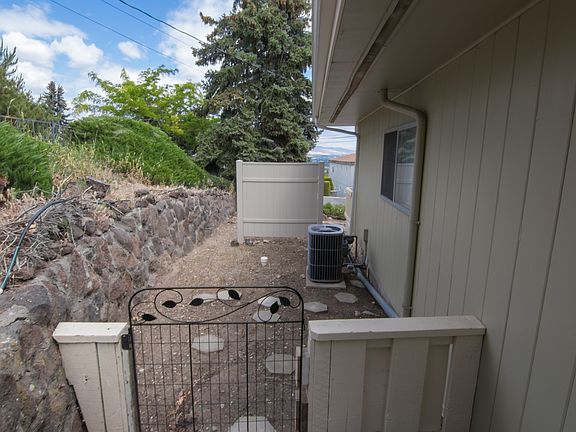 Side View / A/C Pump