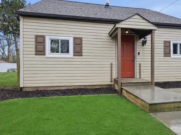 20 Wheat Path Road W, Mount Sinai, NY 11766