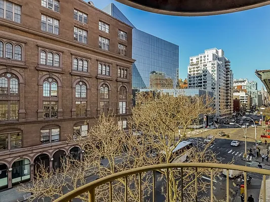 Sold by Sotheby's International Realty | media 11