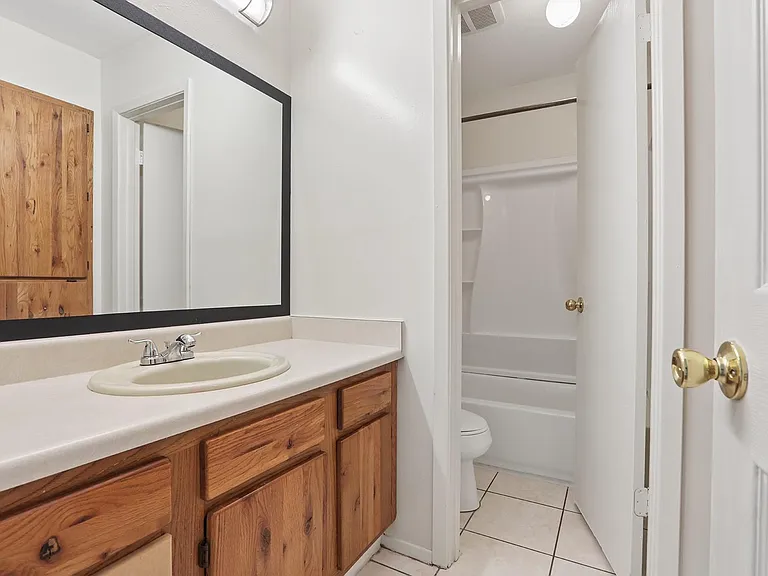 11912 Sunhillow Bnd #B — Photo 12