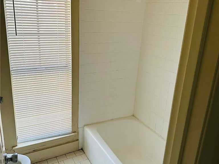 400 Nagle St #300 — Photo 6