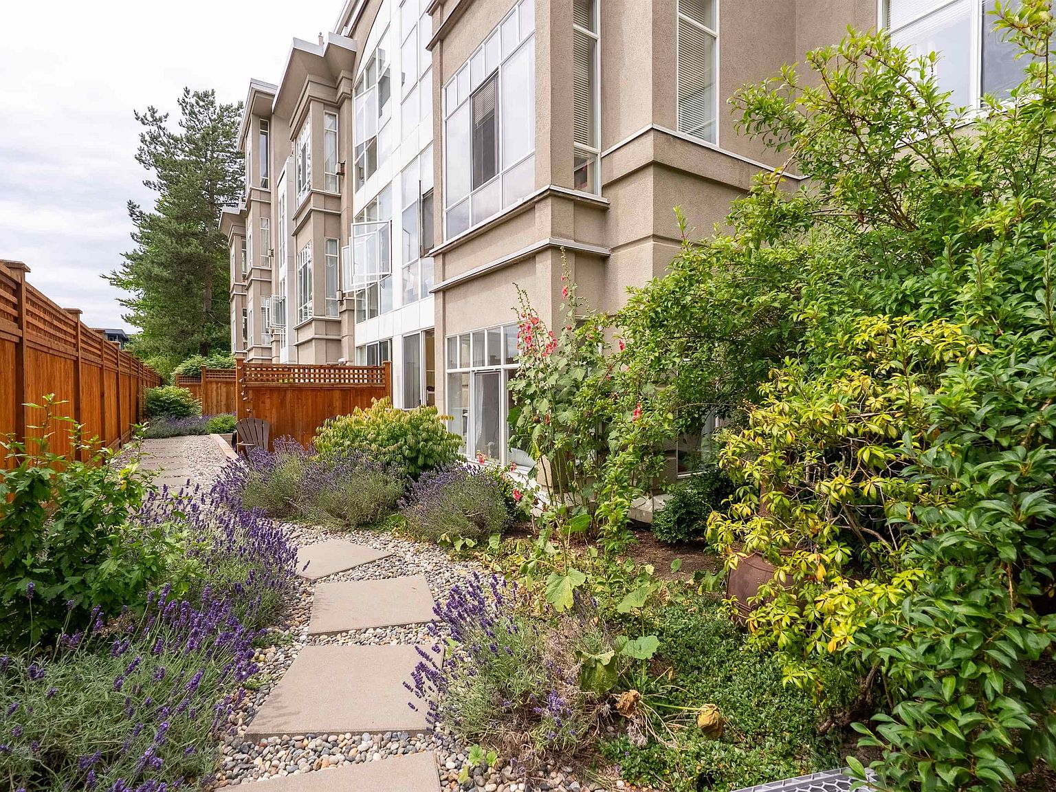 630 Roche Point Dr #115