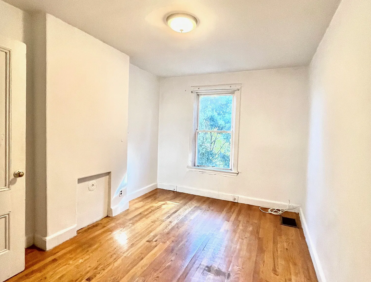 684 Parker St — Photo 4