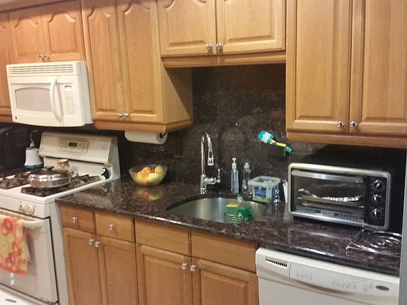 4th image of 8 Wirt Ave