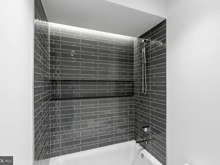2110 Walnut St #301 — Photo 24